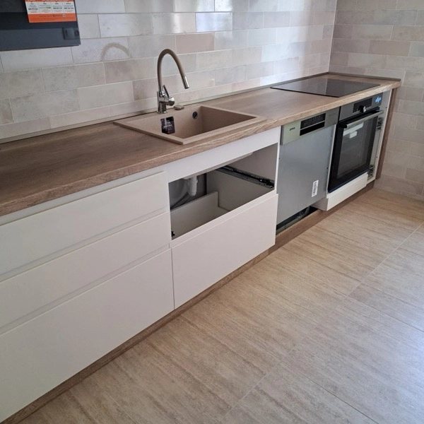 Egyedi készítésű és szabású konyhabútor